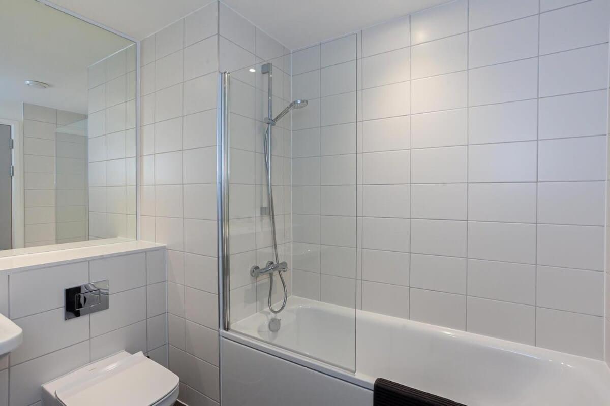 Spacious 2 Bed Apartment In Central Манчестер Экстерьер фото