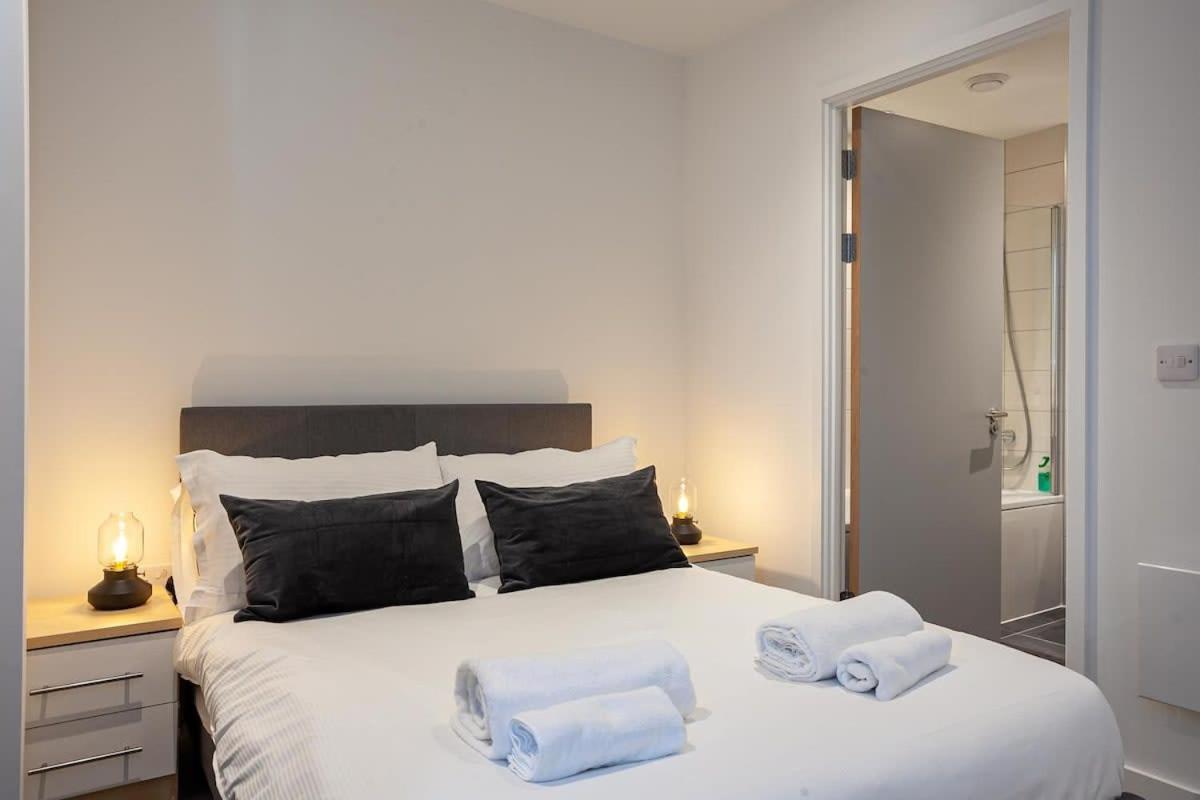 Spacious 2 Bed Apartment In Central Манчестер Экстерьер фото