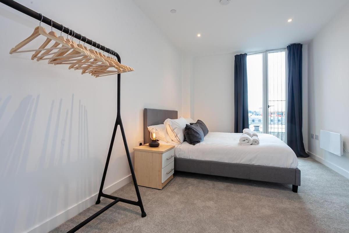 Spacious 2 Bed Apartment In Central Манчестер Экстерьер фото