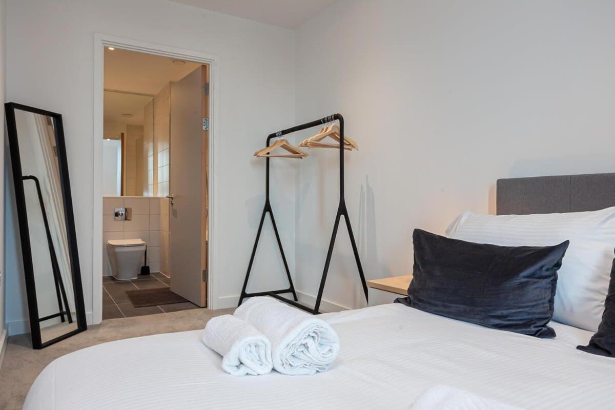 Spacious 2 Bed Apartment In Central Манчестер Экстерьер фото