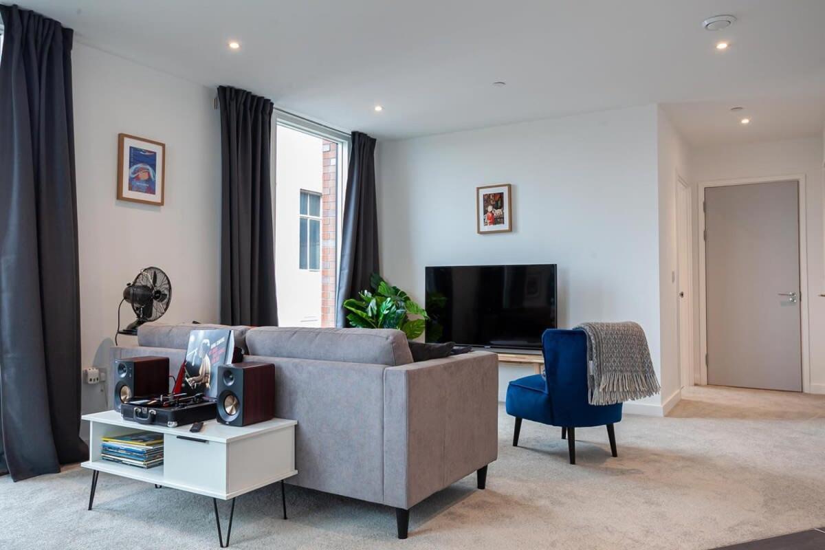 Spacious 2 Bed Apartment In Central Манчестер Экстерьер фото