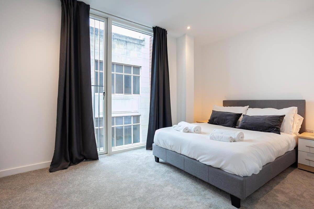 Spacious 2 Bed Apartment In Central Манчестер Экстерьер фото